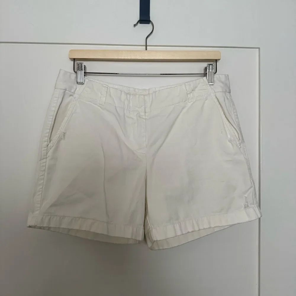 J Crew Shorts 4.5'' Womens Sz 8 White Chino Distressed Coastal Beach Summer